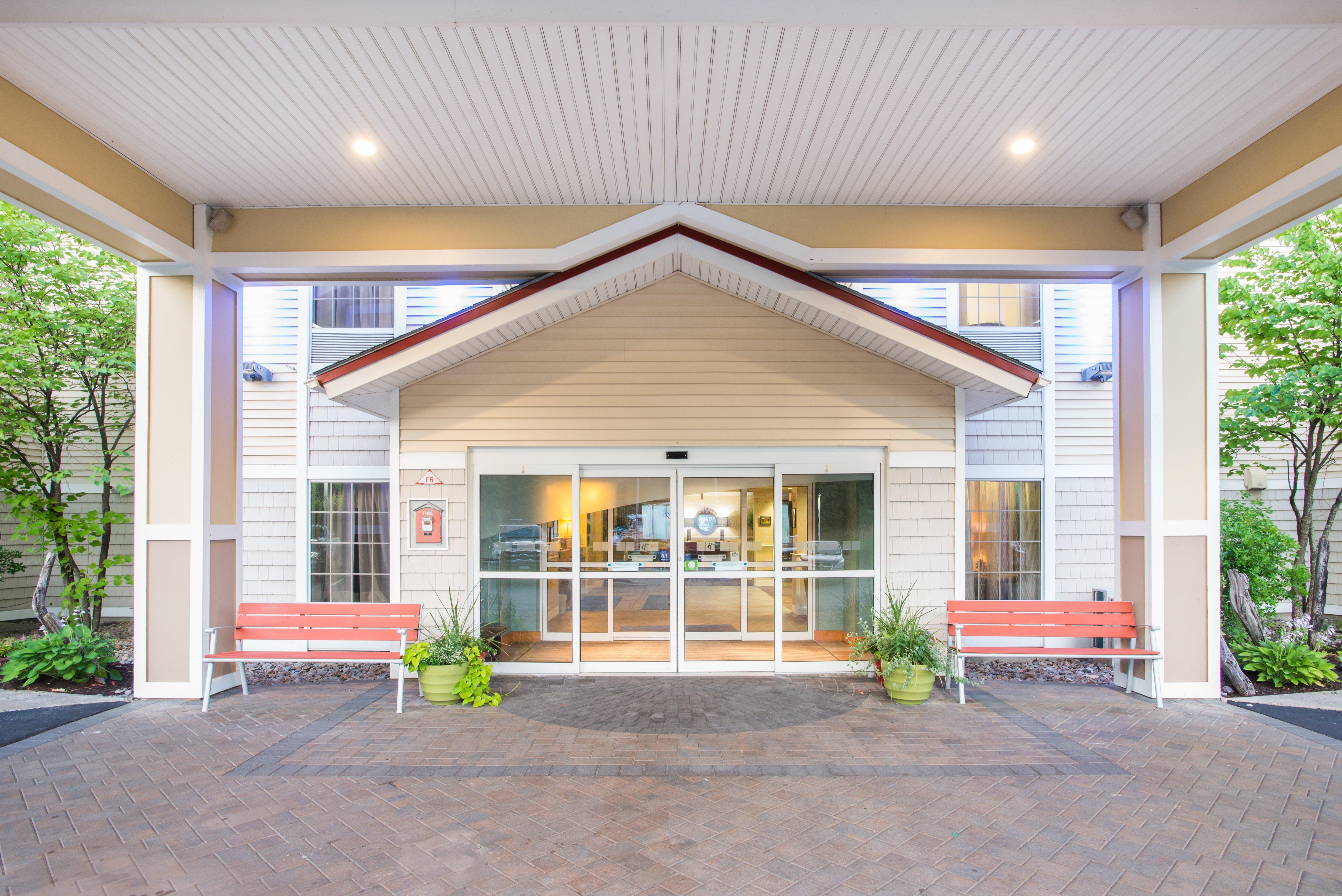 Holiday Inn Express Hotel & Suites Brattleboro By Ihg Exterior foto