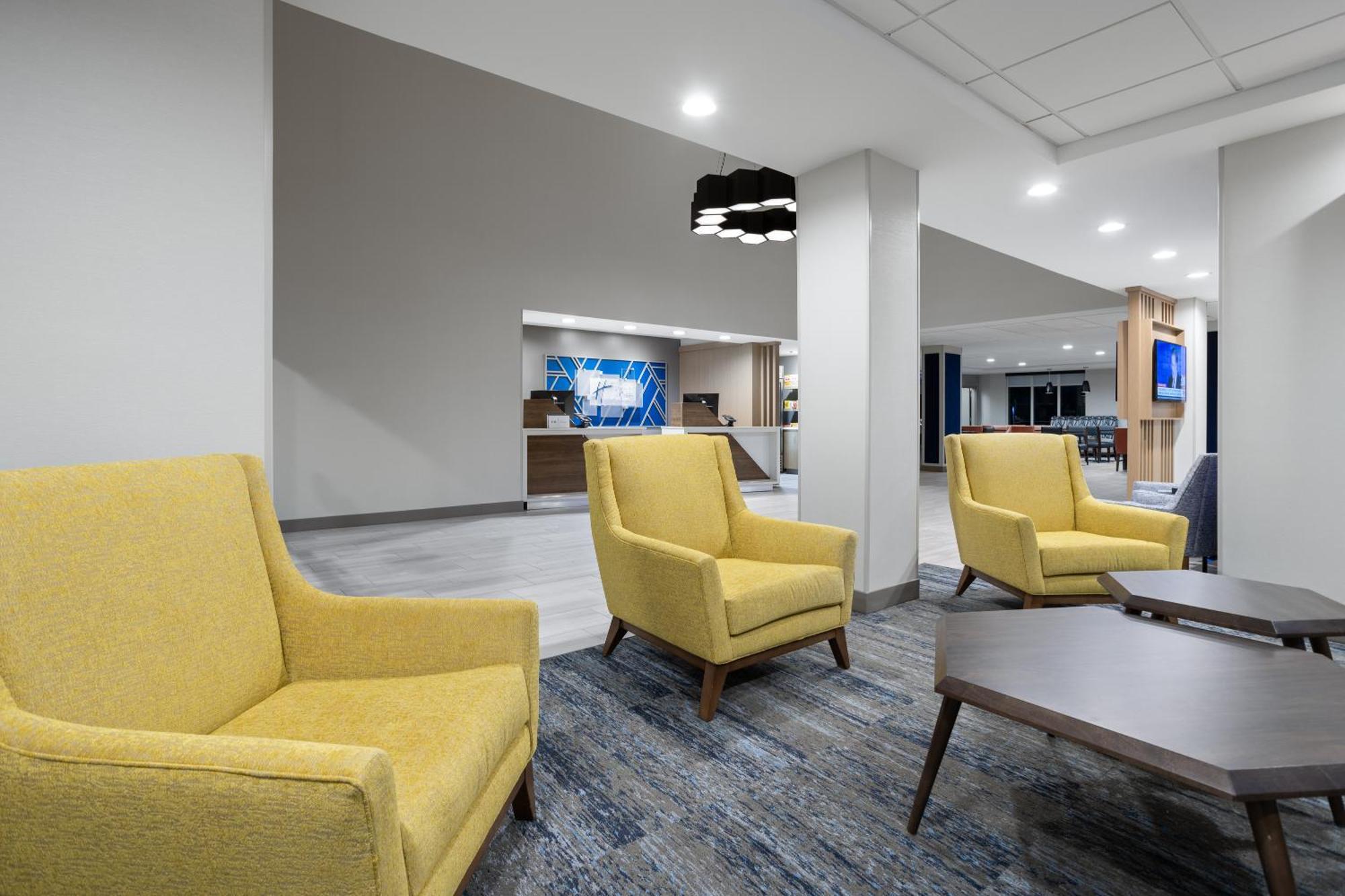 Holiday Inn Express Hotel & Suites Brattleboro By Ihg Exterior foto