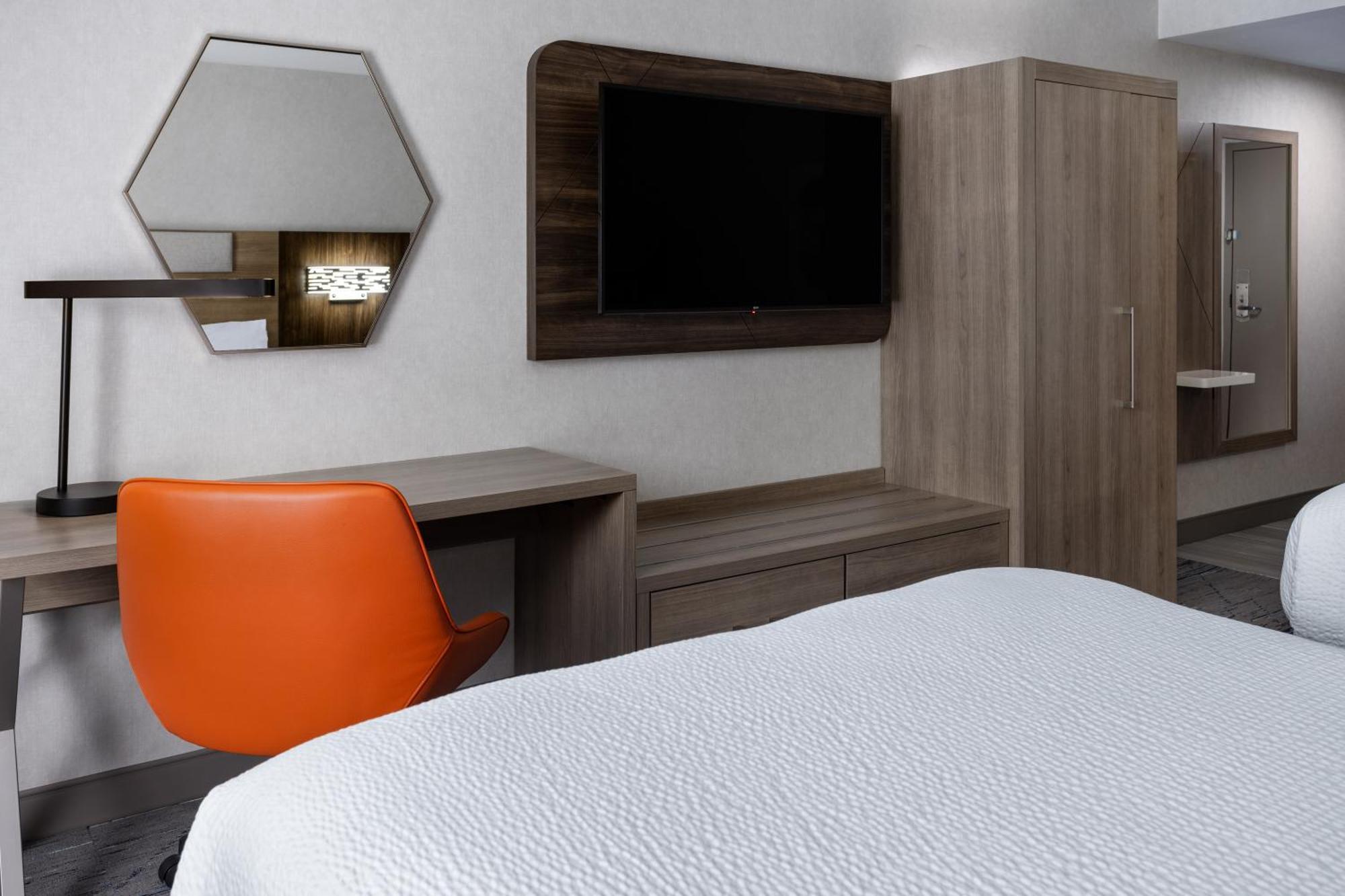 Holiday Inn Express Hotel & Suites Brattleboro By Ihg Exterior foto