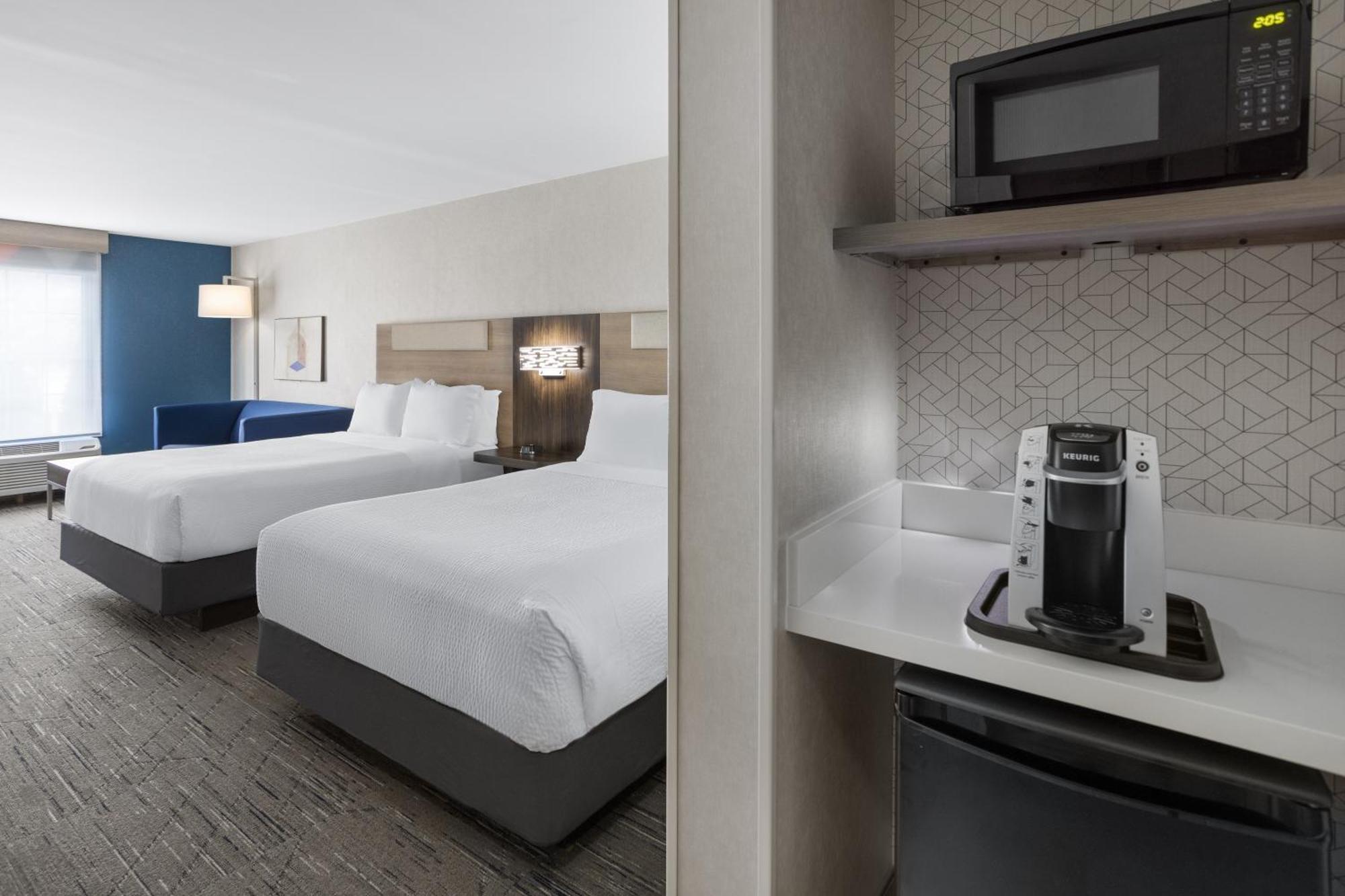 Holiday Inn Express Hotel & Suites Brattleboro By Ihg Exterior foto