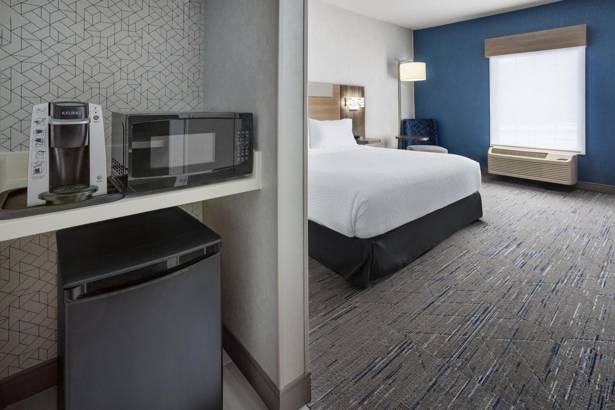 Holiday Inn Express Hotel & Suites Brattleboro By Ihg Exterior foto