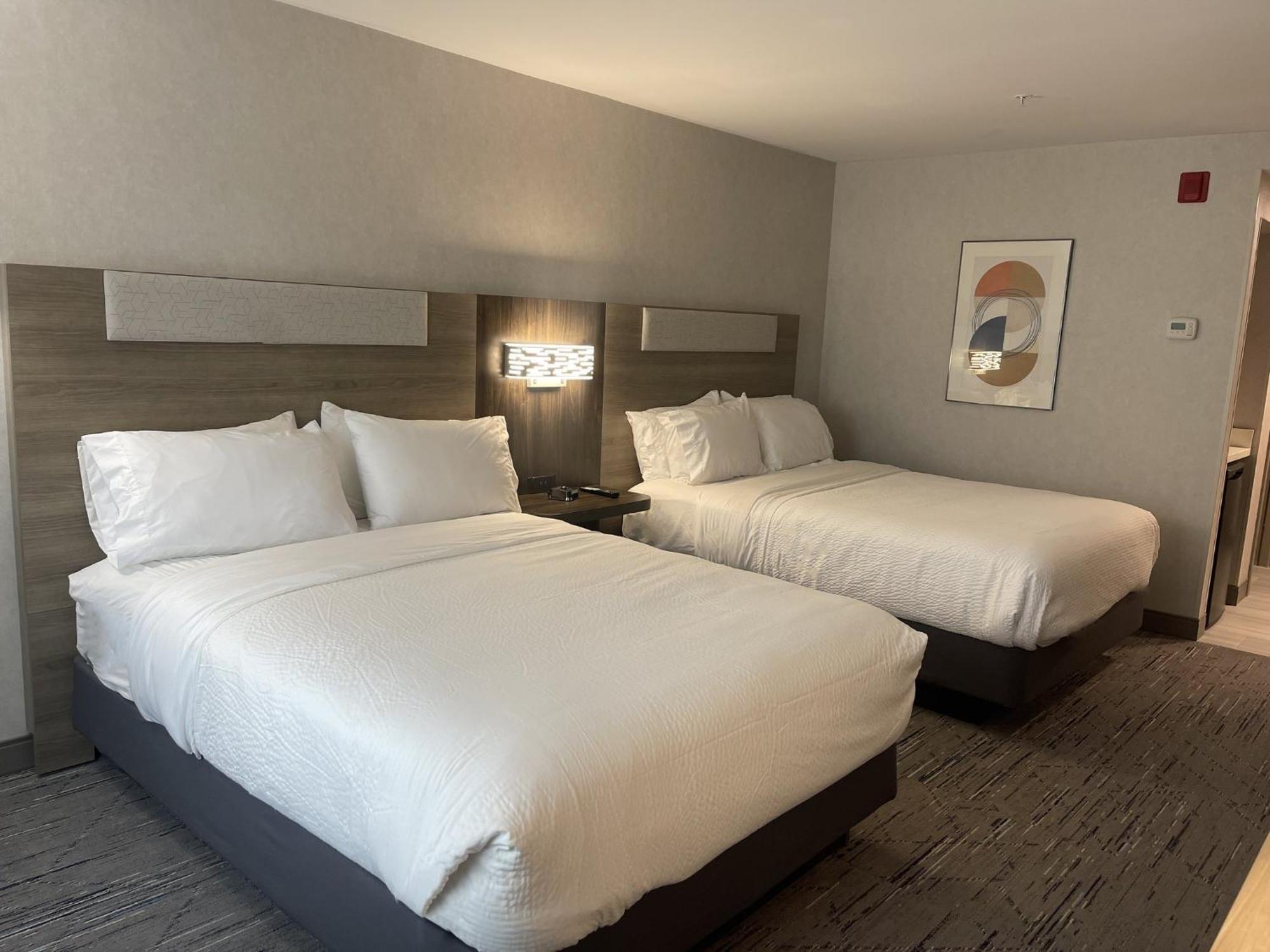 Holiday Inn Express Hotel & Suites Brattleboro By Ihg Exterior foto