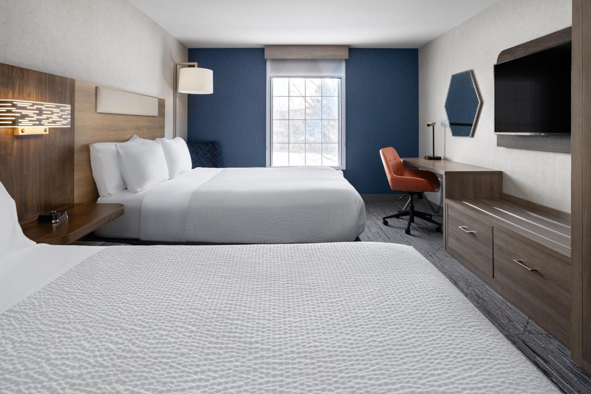 Holiday Inn Express Hotel & Suites Brattleboro By Ihg Exterior foto
